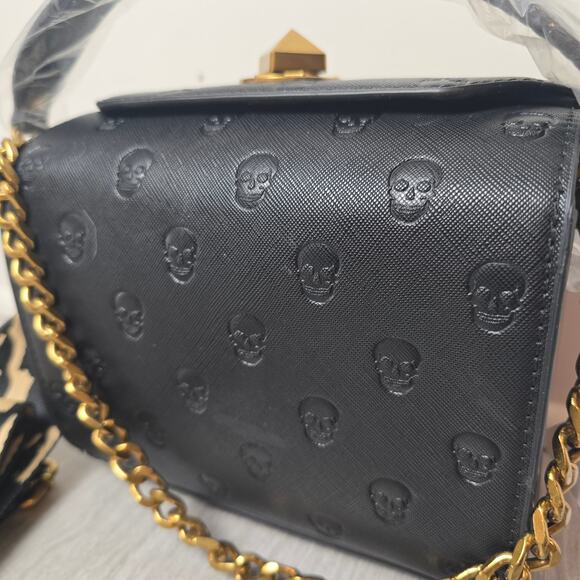 NWT Betsey Johnson Skull Crossbody Bag with Leopard Strap and Gold Chain - Picture 2 of 11